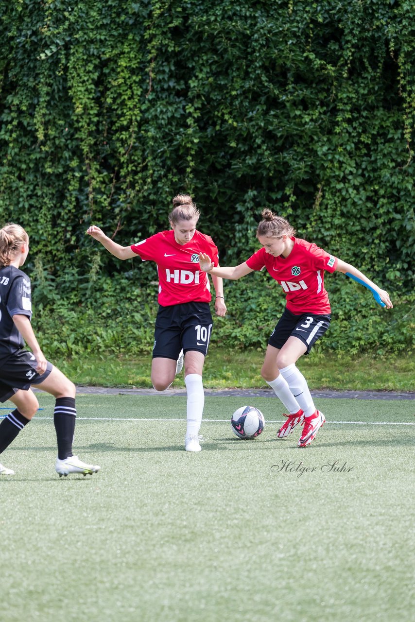 Bild 96 - wBJ Harburger TB - Hannover 96 : Ergebnis: 2:2